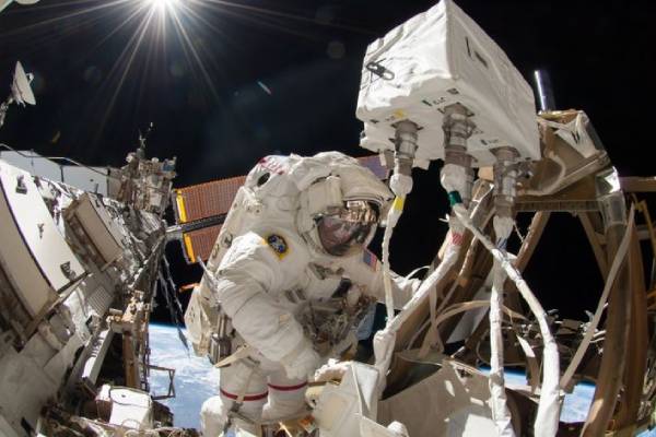 Interview exclusive de l'astronaute qui a vécu dans la Station spatiale internationale pendant un an