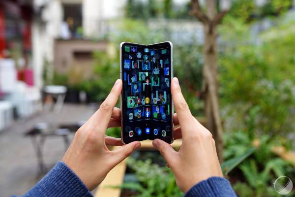 La société de technologie XYZ annonce le lancement d'un smartphone pliable révolutionnaire