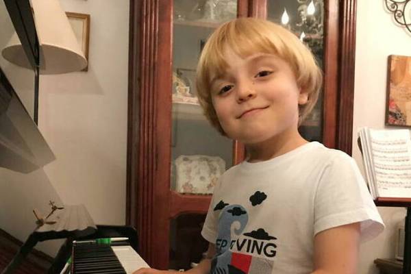 Le prodigieux pianiste de 5 ans qui laisse tout le monde bouche bée