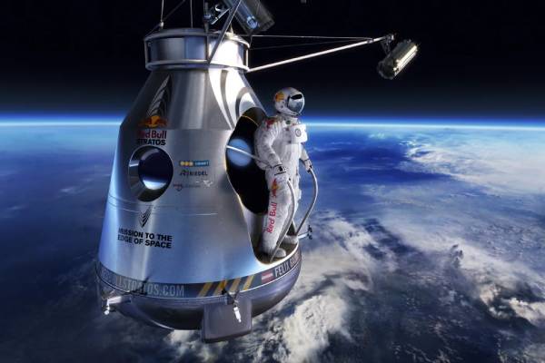 Le record du monde de saut en parachute depuis la stratosphère